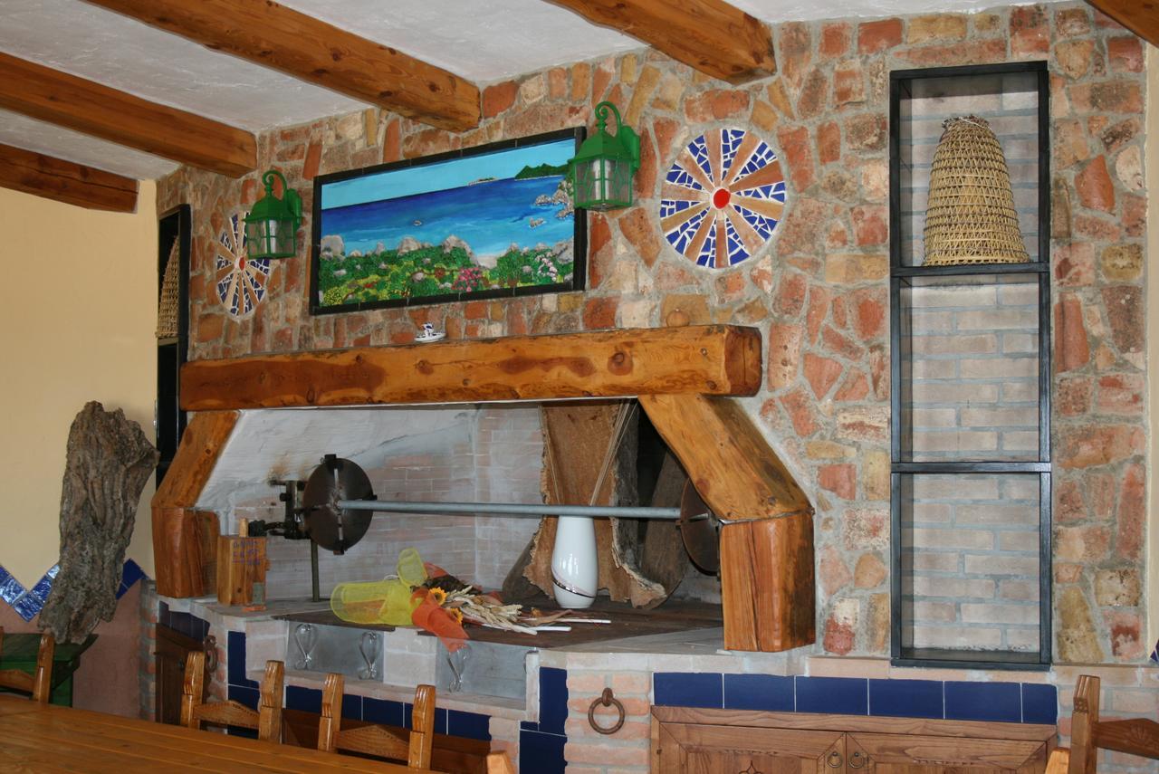 Hostal Is Bisus Castiadas Exterior foto